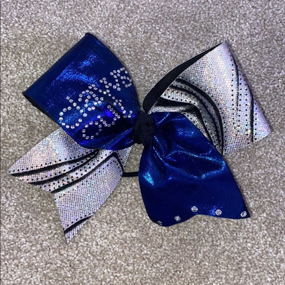 Cheer Athletics claws out bow